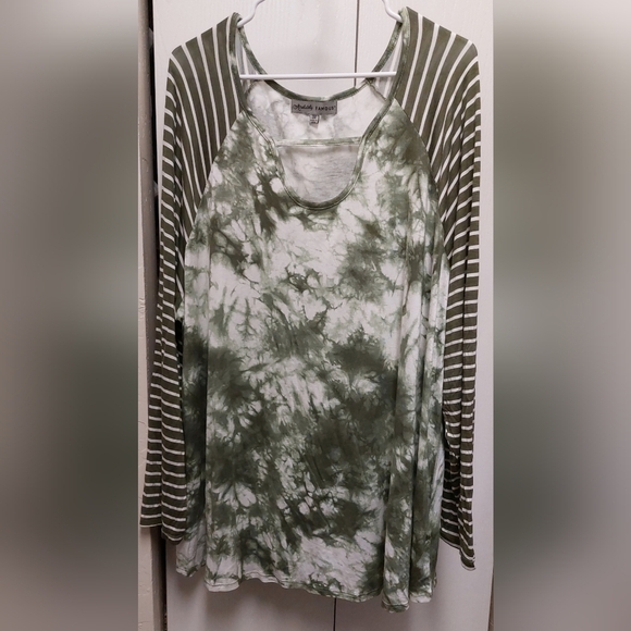 Absolutely Famous Green Tie Dye and Striped Top Size 3X Boho Casual Fall Keyhole - Picture 2 of 10
